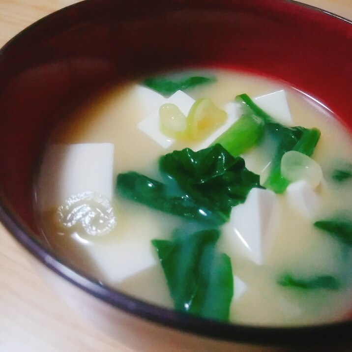 豆腐と小松菜とねぎの味噌汁